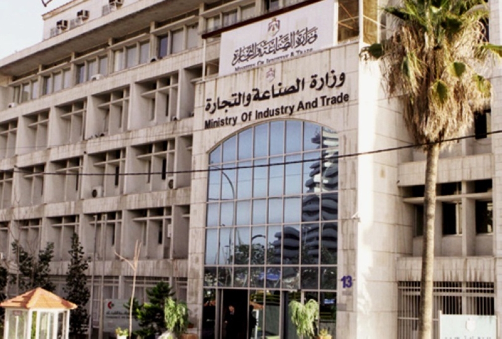 الصناعة والتجارة: استيراد مادة الكلنكر متاح