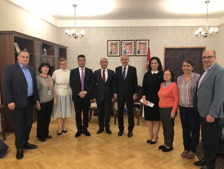 الصفدي يشيد بالسفير العضايلة وأركان السفارة