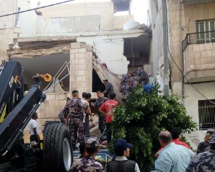 الملك يعزي أسر المتوفين بحادث انهيار