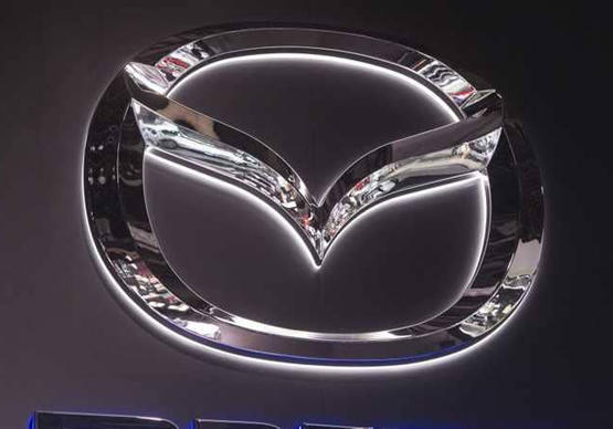 استدعاء 270 ألف سيارة مازدا لسبب
