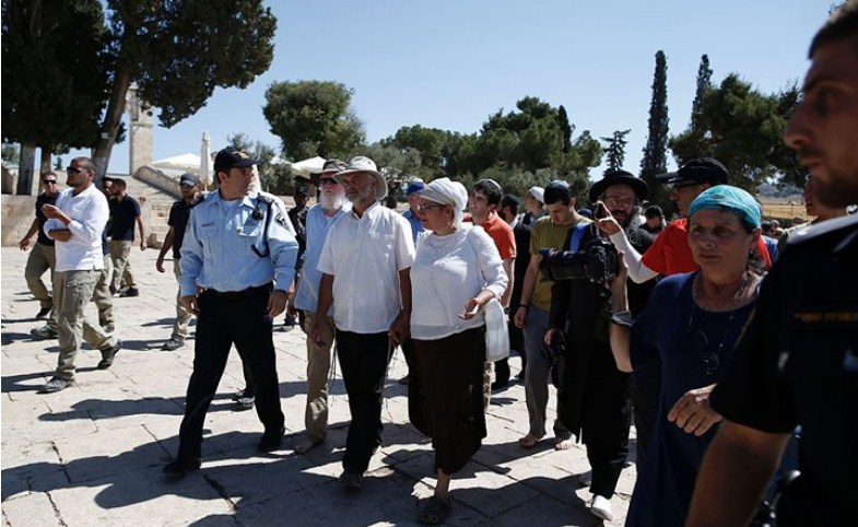 وزير إسرائيلي يقتحم الأقصى لأول مرة