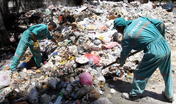«النفايات» كنز يلهث العالم وراءه من