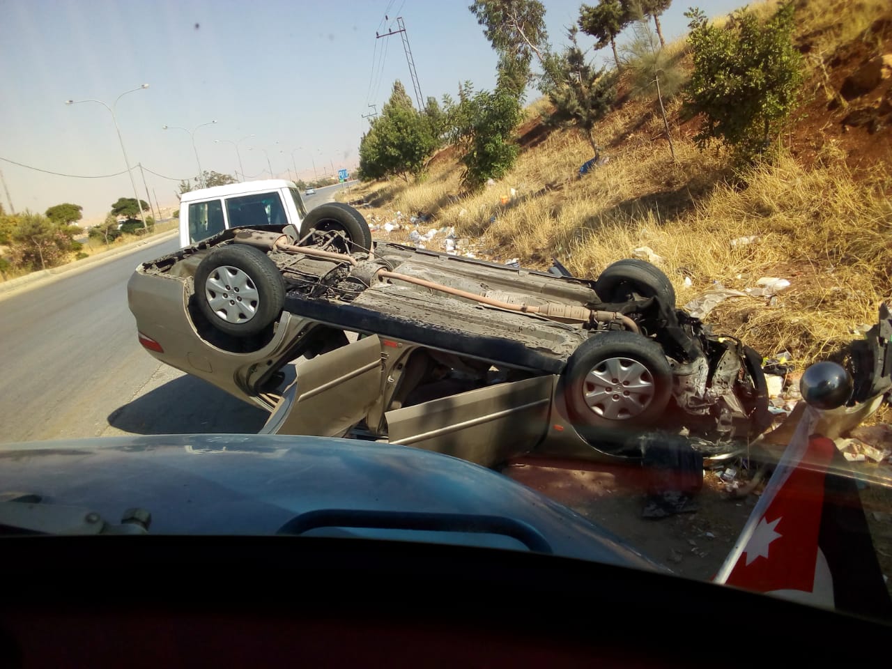 5 إصابات بتدهور مركبة كويتية في