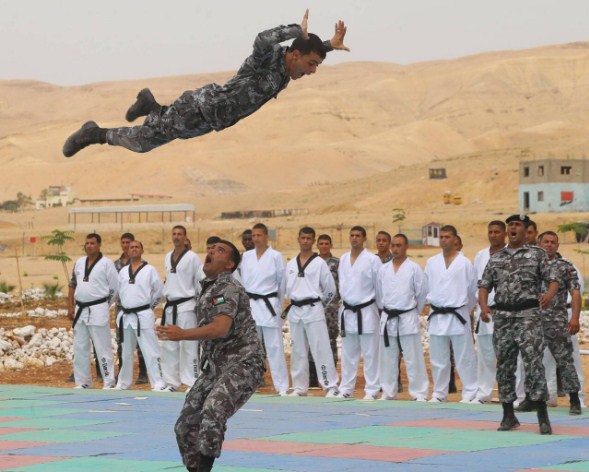 قوات الدرك تحتفل بالعيد العاشر لإعادة