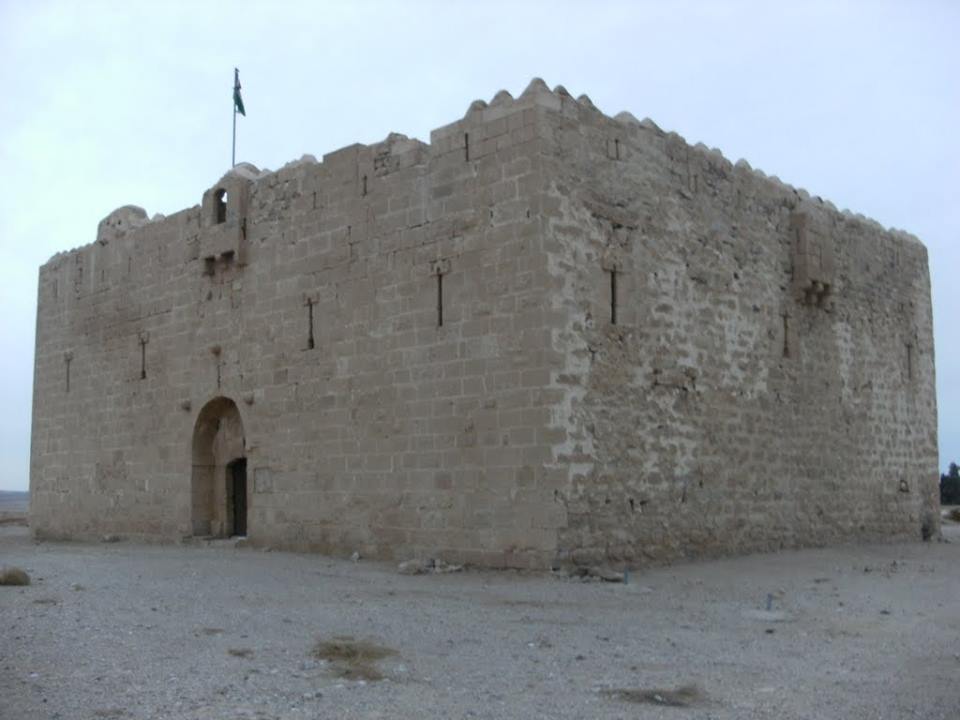 رفات موتى يوقف العمل حول قلعة