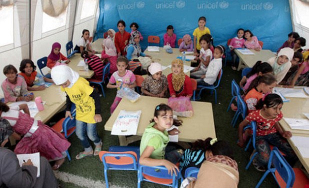 رجل اعمال إماراتي يمول تعليم 5