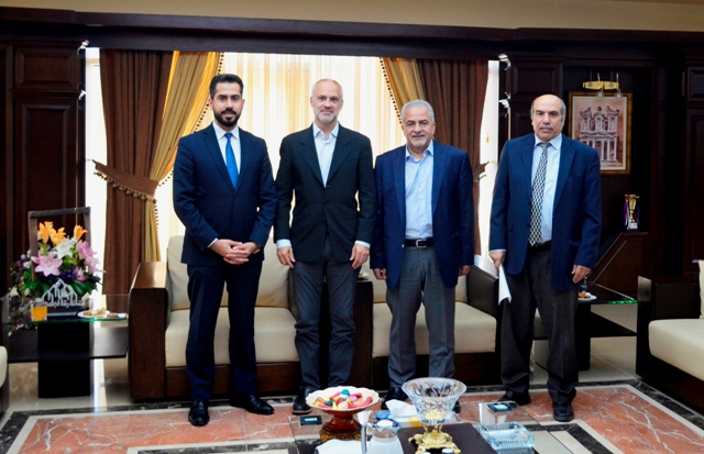 وفد من جامعة هارفارد يزور جامعة