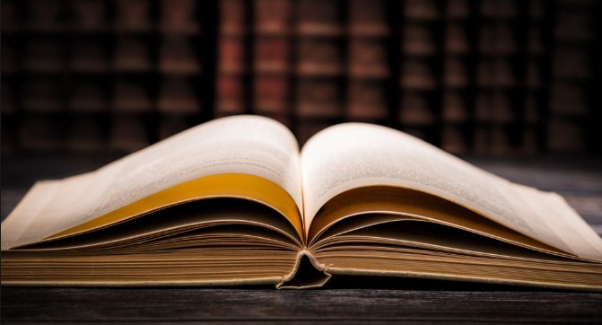 زهير توفيق يقرأ نقديا التناقضات الداخلية