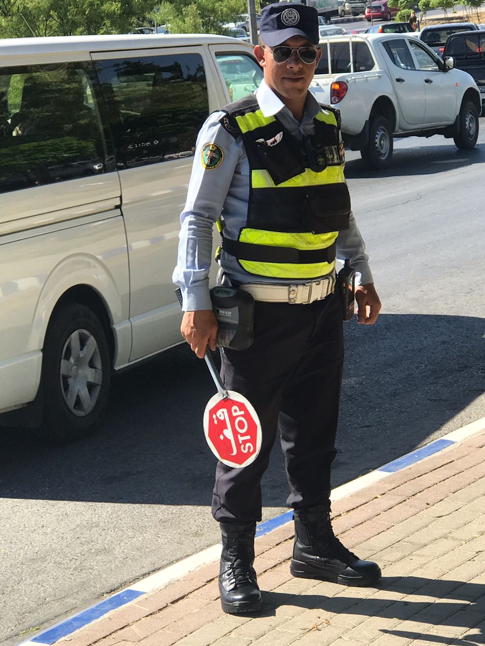 مظهر جديد لرقباء السير من المشاة