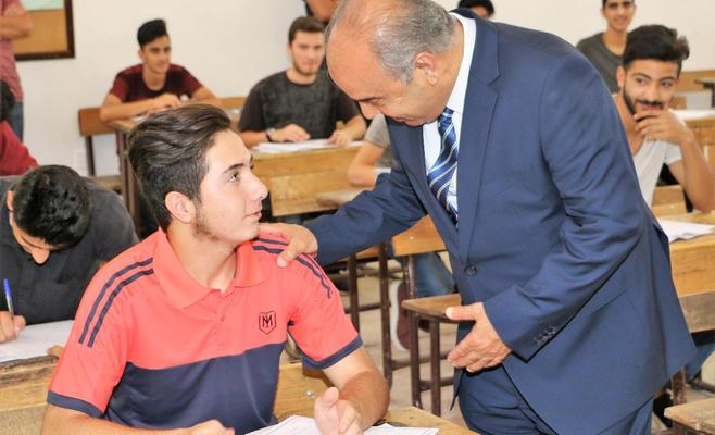 محافظة يتفقد قاعات توجيهي ومراكز تصحيح