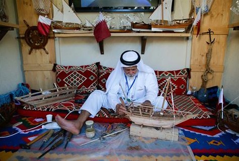 بالقهوة ودهن العود والصقور.. قطر تبهر