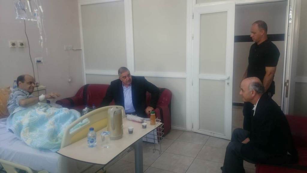 فريحات يزور عددا من المرضى المتقاعدين