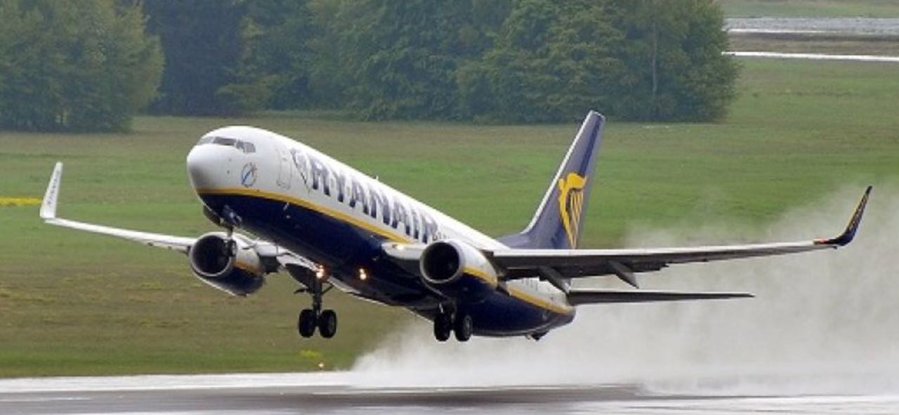 هبوط اضطراري لطائرة «رايان إير» في