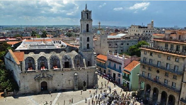 دستور جديد لكوبا يحدد لأول مرة