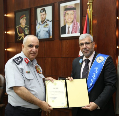 «العالمية لحقوق الإنسان» تمنح اللواء البزايعة