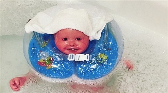 طفلة تمضي 4 ساعات يوميا في