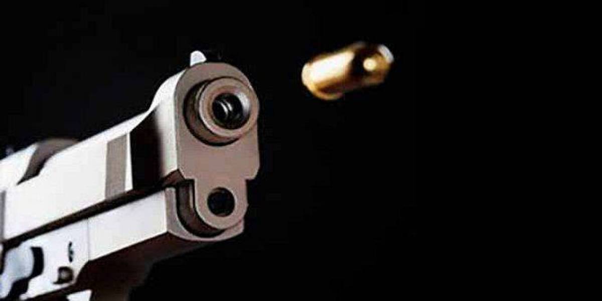 بالفيديو.. مواطن يطلق النار على آخر