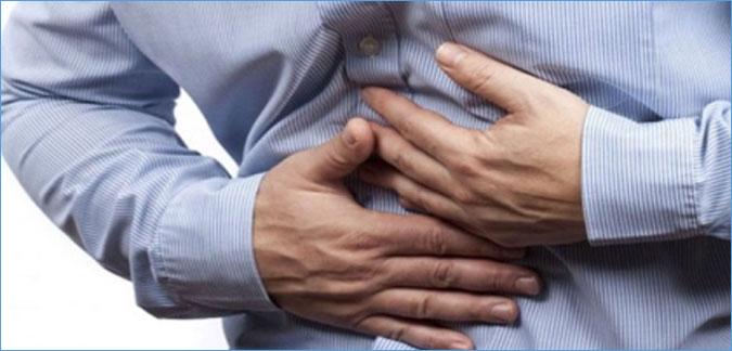 إصابة 3 أشخاص بتسمم غذائي في