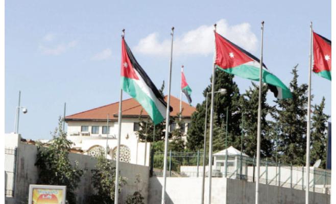 إحالات وإنهاء خدمات موظفين في الدولة