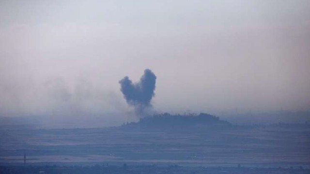 سقوط طائرة حربية مجهولة في ريف