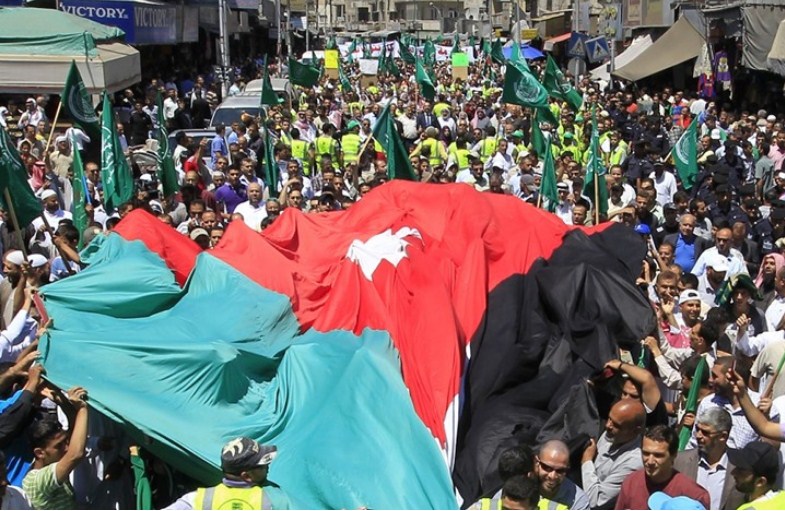 تقارب الحكومة والإسلاميين.. هل يزعج دولا