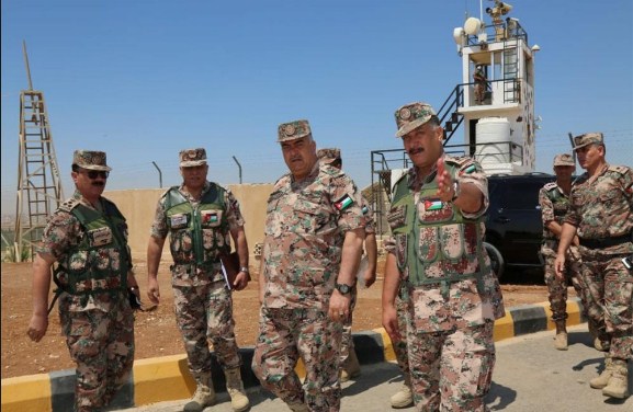 فريحات يزور قيادة المنطقة العسكرية الجنوبية