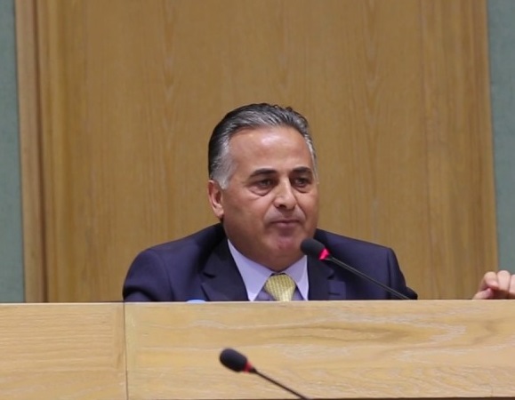 النعيمات يقترح نقل عناب إلى وزيرة