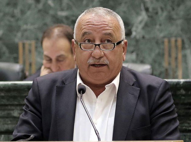 النائب خالد رمضان يحجب الثقة عن