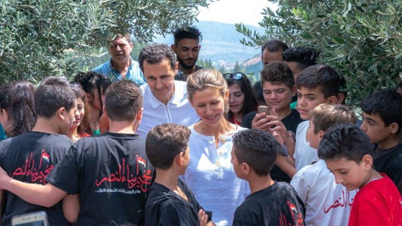 الأسد وعقيلته يزوران أبناء الشهداء في