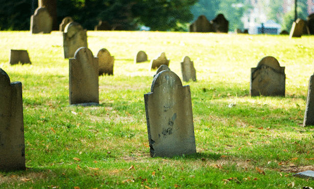 بلدة أردنية تفرض رسوما على الموتى