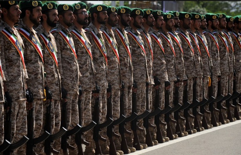 مقتل 11 من الحرس الثوري الإيراني