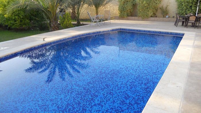 وفاة طفلة غرقا في بركة فندق