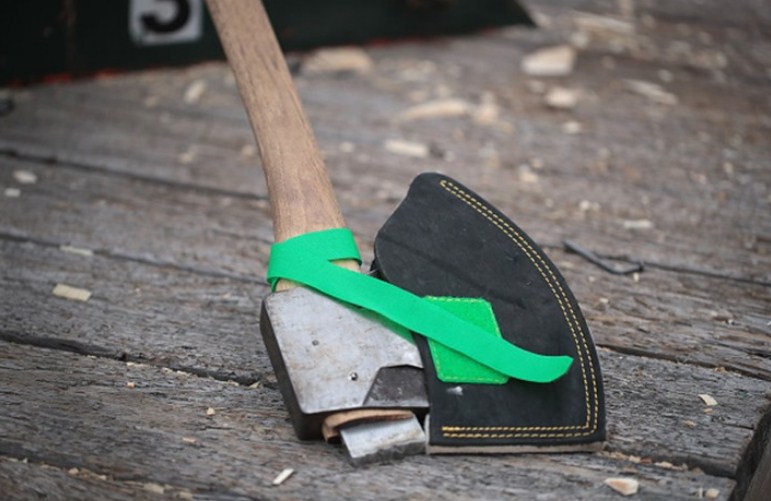 زوجة تنهي حياة زوجها بالفأس وتستخدم