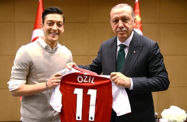 أوزيل: لست نادما على صورتي مع