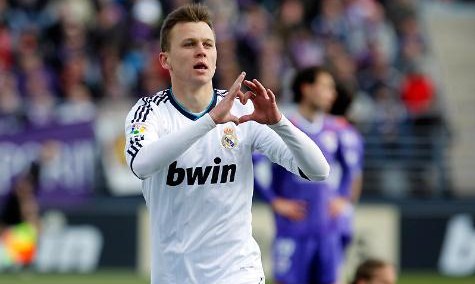 مدرب برشلونة يصر على شراء لاعب