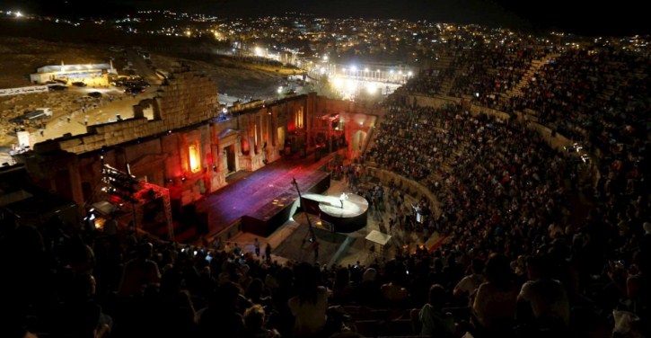 عرض مسرحي يعزز قيم التلاحم لدى