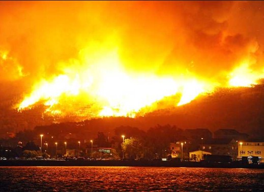 20 قتيلا بحرائق الغابات في اليونان