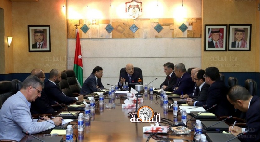 المعشر يدعو البنوك إلى التخلي عن