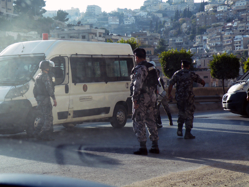 تواجد أمني كثيف على الدوار الرابع