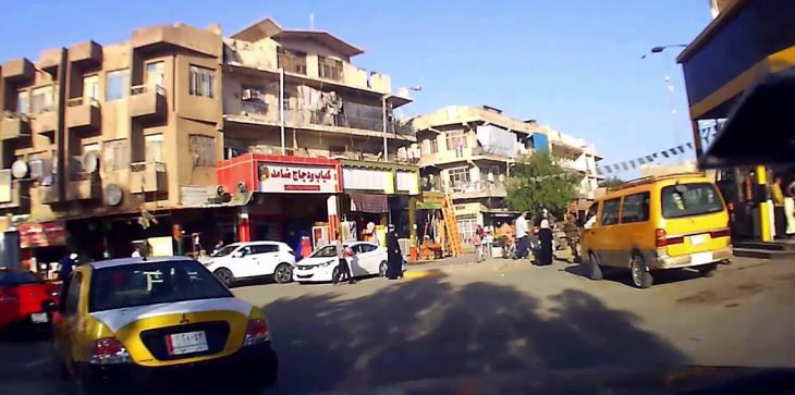 مراهق عراقي حاول سرقة محل فحدث