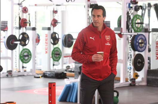 إيمري يفتح ذراعيه لأوزيل