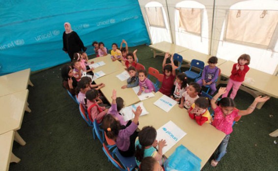 يونيسيف تفصل المدرسين السوريين بمخيم الزعتري