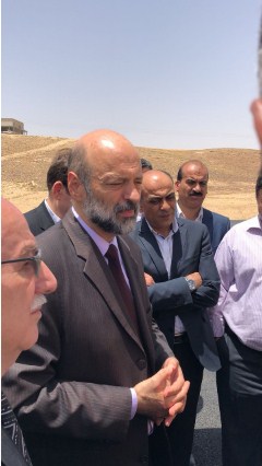 الرزاز يتفقد «الصحراوي» (صورة)