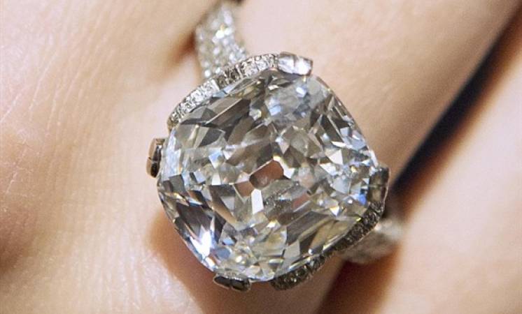 شرطة دبي تستعيد ماسة مسروقة قيمتها