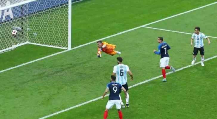 الكرة الملتفة.. الفيفا يختار أجمل هدف