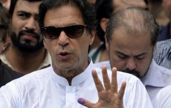 عمر خان يعلن فوز حزبه «حركة