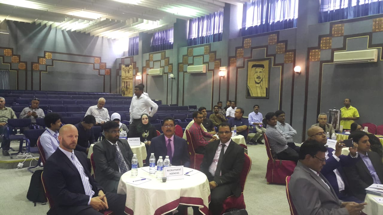 مائدة مستديرة تجمع اصحاب العلاقة بصناعة