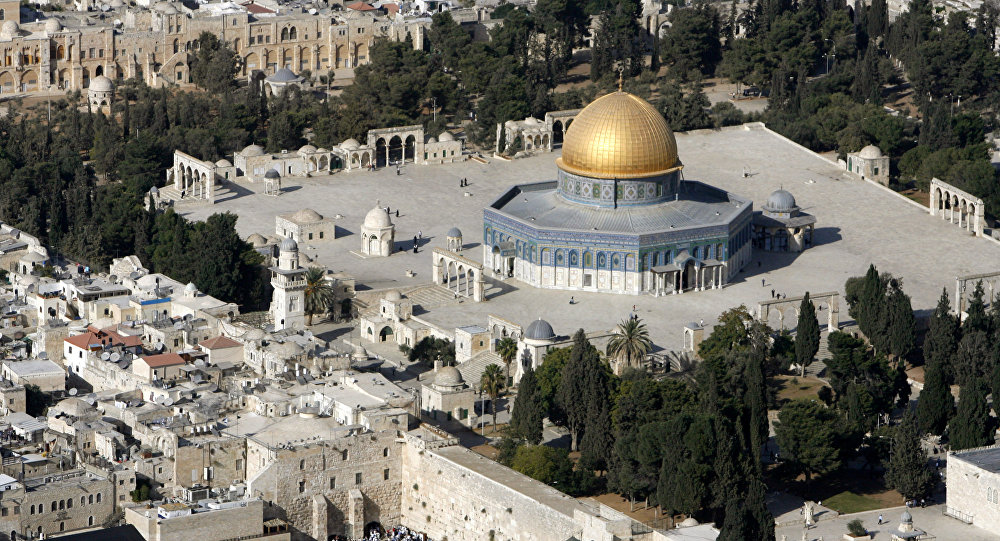 الاحتلال يعيد فتح أبواب المسجد الأقصى