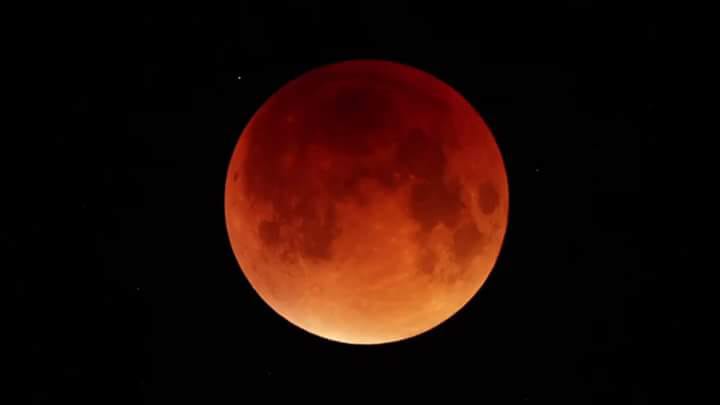 رصد اطول خسوف للقمر في القرن
