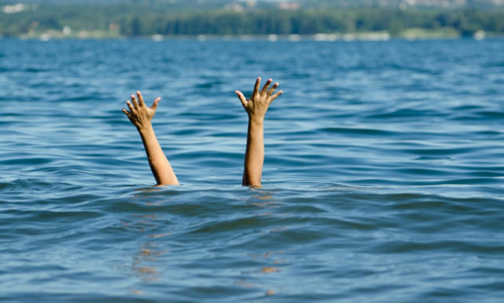 إنقاذ 3 أطفال من الغرق داخل